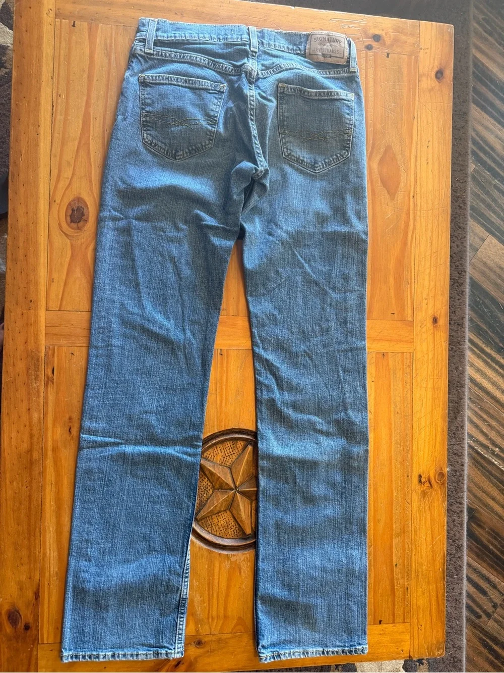 Levi's Relaxed Straight Jeans in Medium Blue Wash